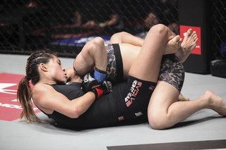 Angela Lee feet photo 3
