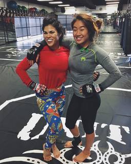 Angela Lee feet photo 18