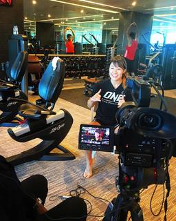 Angela Lee feet photo 7
