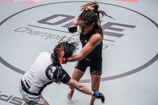 Angela Lee feet photo 19