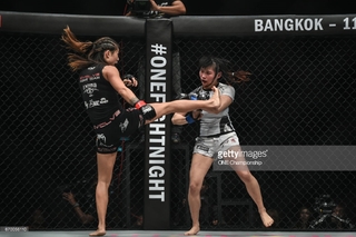 Angela Lee feet photo 3