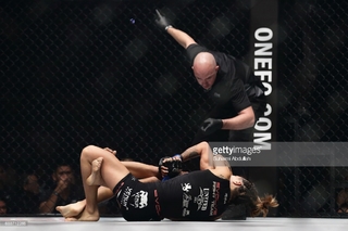 Angela Lee feet photo 20