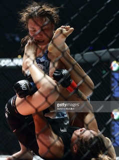 Angela Lee feet photo 17