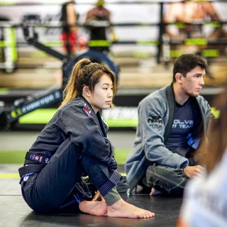 Angela Lee feet photo 10