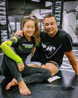 Angela Lee feet photo 17