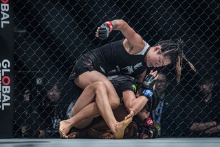 Angela Lee feet photo 12