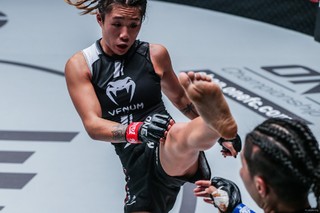 Angela Lee feet photo 10
