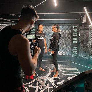 Angela Lee feet photo 14