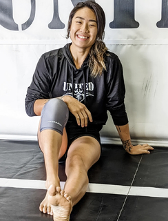 Angela Lee feet photo 5