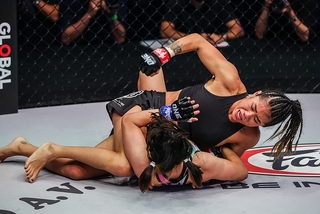 Angela Lee feet photo 3