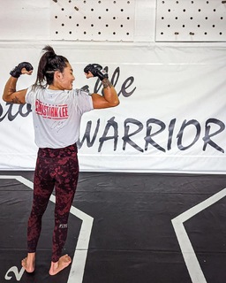 Angela Lee feet photo 13