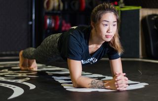 Angela Lee feet photo 4