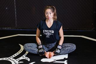 Angela Lee feet photo 4