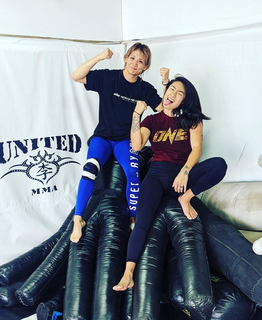 Angela Lee feet photo 20