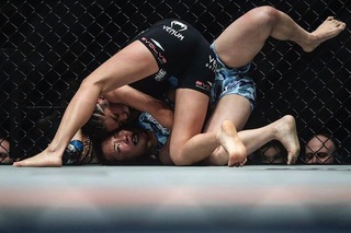 Angela Lee feet photo 2
