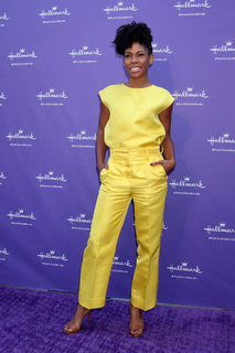 Angela Lewis feet photo 1