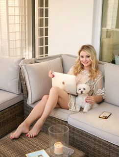 Angela Melillo feet photo thumbnail