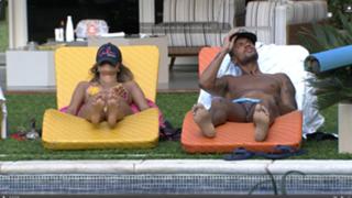 Angela Munhoz feet photo 15