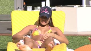 Angela Munhoz feet photo 4