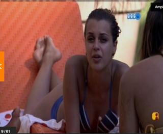 Angela Munhoz feet photo 3