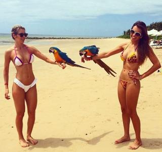 Angela Munhoz feet photo 4