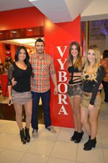 Angela Munhoz feet photo 6
