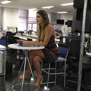 Angela Munhoz feet photo 2