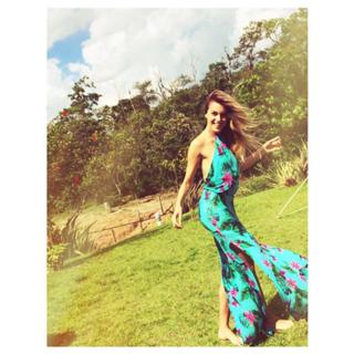 Angela Munhoz feet photo 6