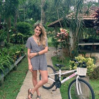 Angela Munhoz feet photo 2