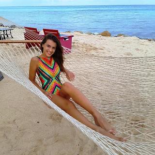 Angela Munhoz feet photo 5