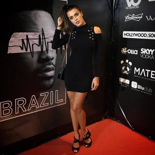 Angela Munhoz feet photo 4