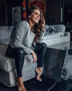 Angela Munhoz feet photo 19