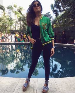 Angela Munhoz feet photo 10