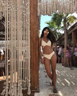 Angela Munhoz feet photo 17