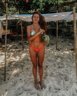 Angela Munhoz feet photo 6