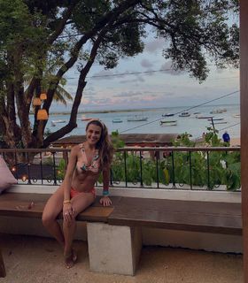 Angela Munhoz feet photo 2