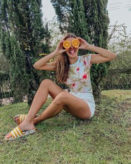 Angela Munhoz feet photo 14