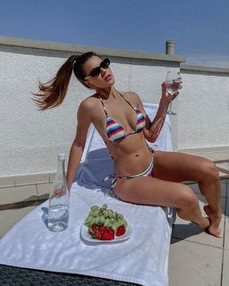 Angela Munhoz feet photo 9