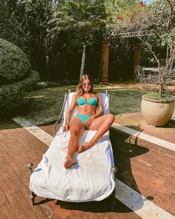Angela Munhoz feet photo 8