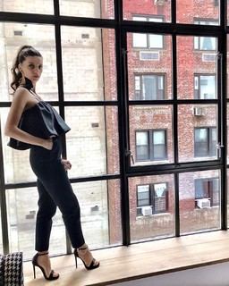 Angela Sarafyan feet photo thumbnail