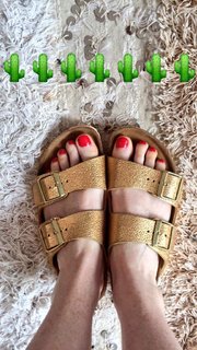 Angela Scanlon feet photo thumbnail