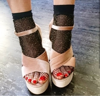 Angela Scanlon feet photo thumbnail