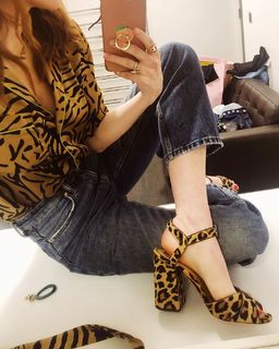 Angela Scanlon feet photo thumbnail