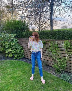 Angela Scanlon feet photo thumbnail