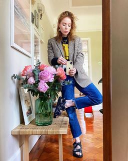 Angela Scanlon feet photo thumbnail