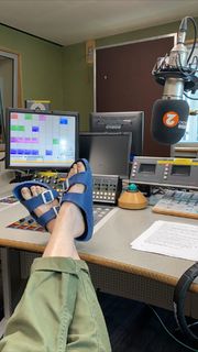 Angela Scanlon feet photo thumbnail