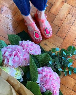 Angela Scanlon feet photo thumbnail
