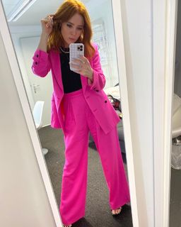 Angela Scanlon feet photo thumbnail
