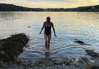 Angela Scanlon feet photo thumbnail