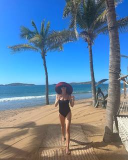 Angela Scanlon feet photo thumbnail